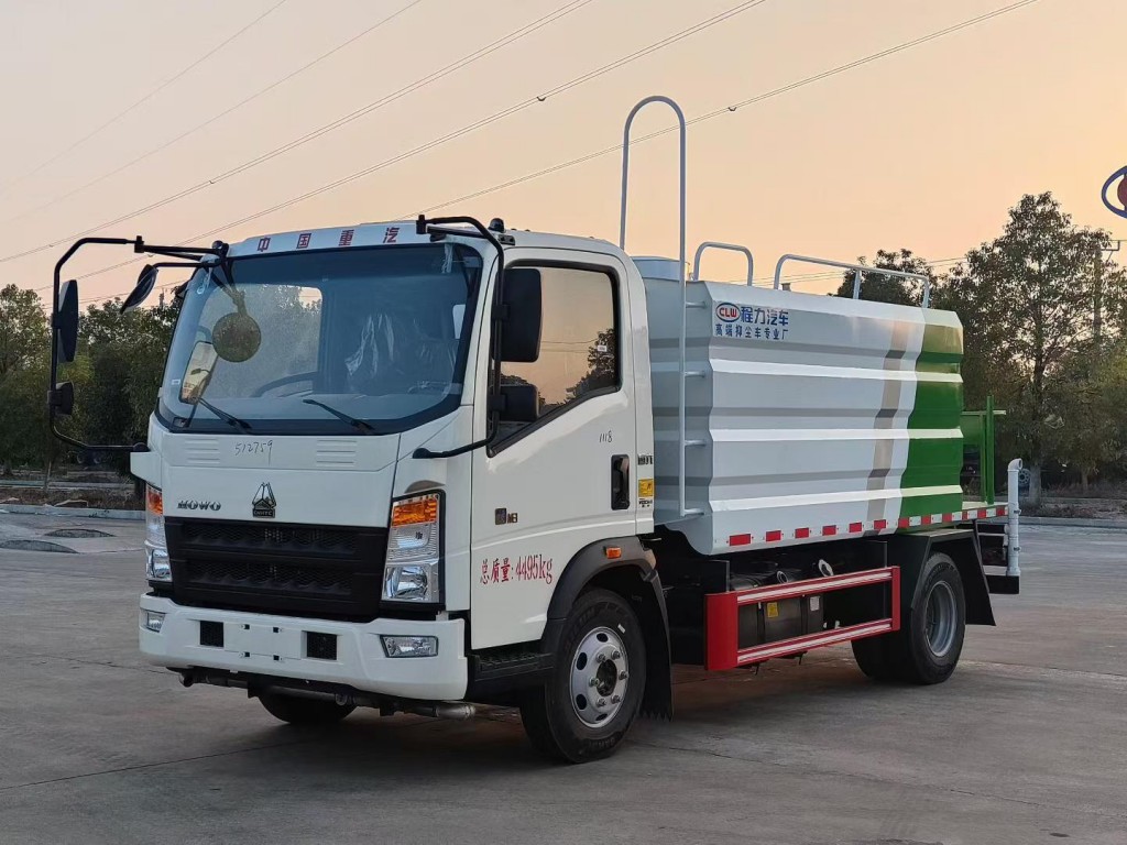 重汽洒水车