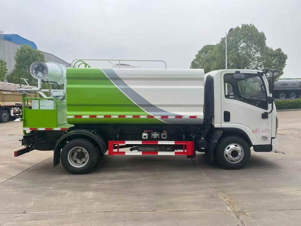 新款洒水车