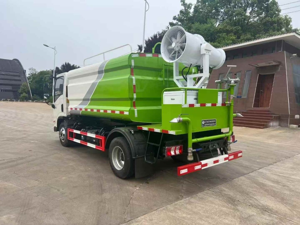 高炮洒水车