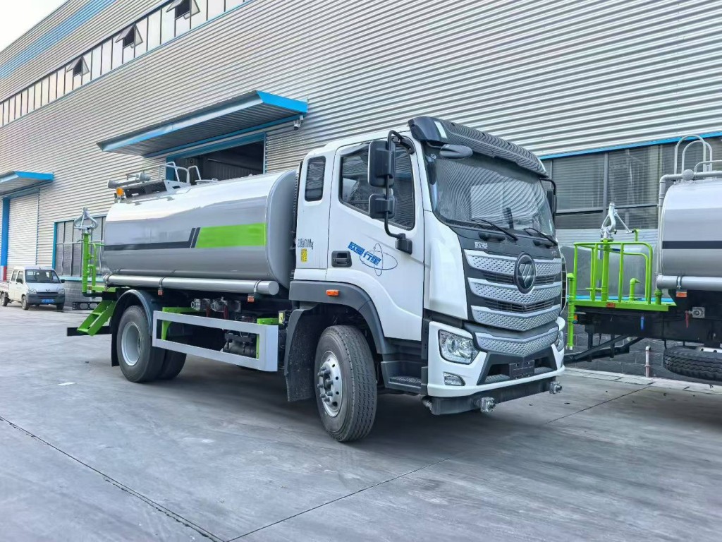 欧曼洒水车