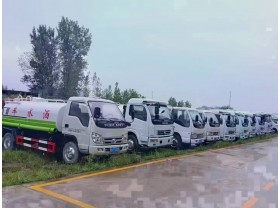 2吨洒水车