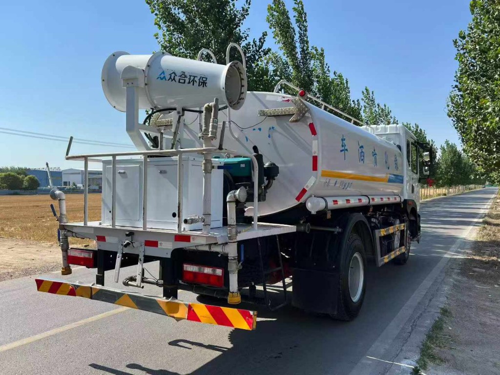 清扫洒水车