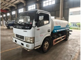 黄牌洒水车