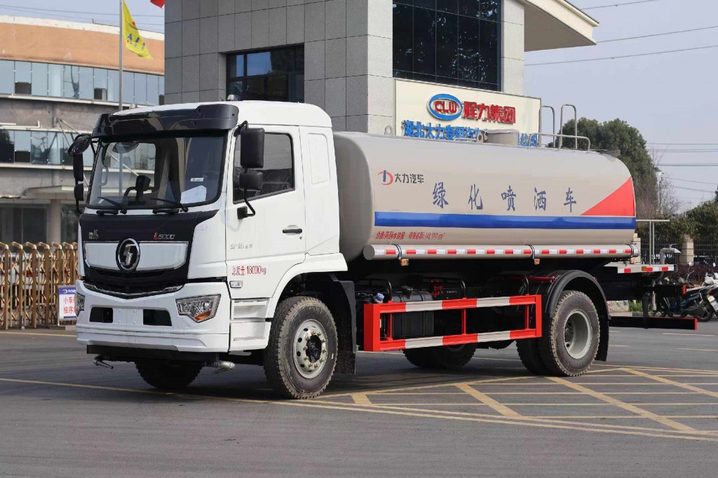平头洒水车