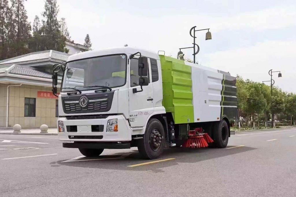 电动环卫扫路车