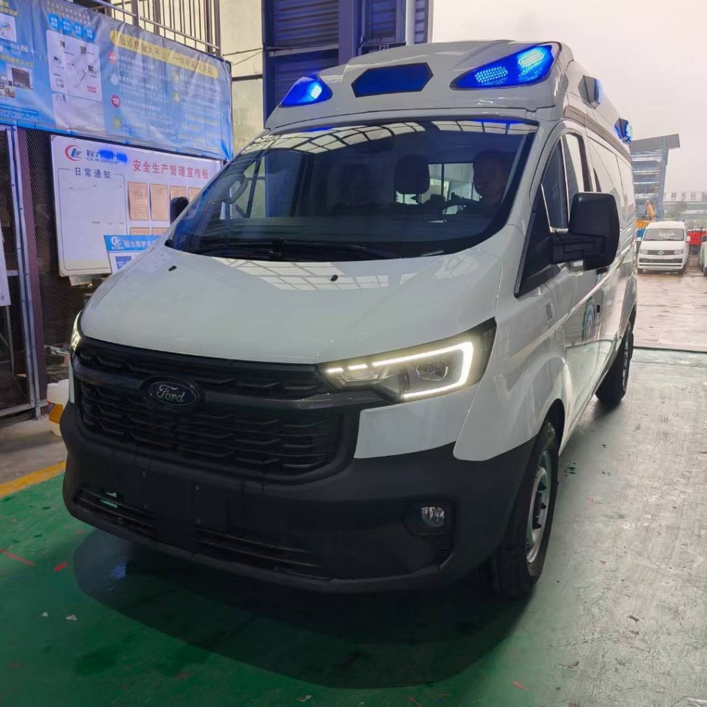 福特V362新全顺救护车