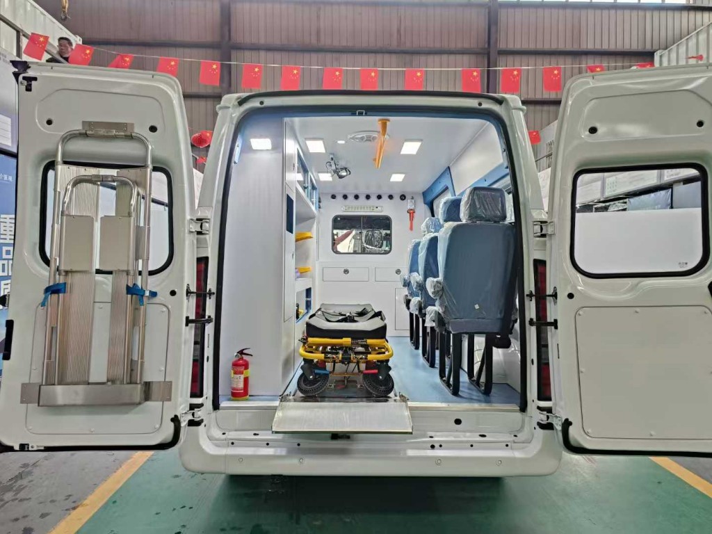 江铃特顺监护型救护车