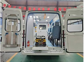 江铃特顺监护型救护车