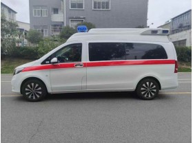 紧急奔驰救护车