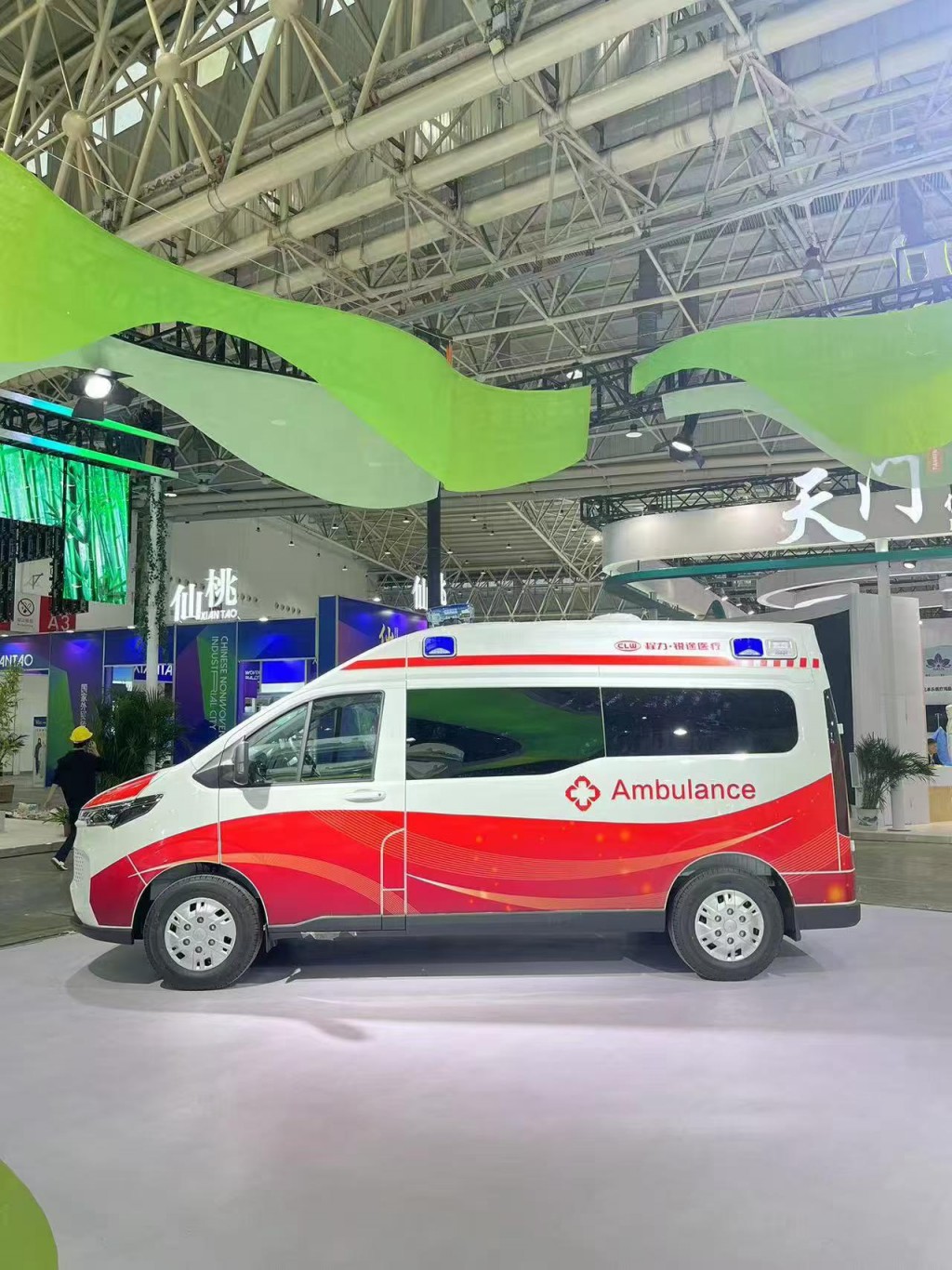 依维柯负压急救车