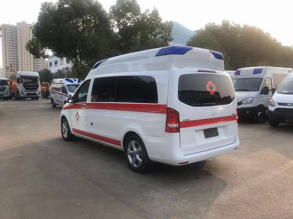 医疗奔驰急救车