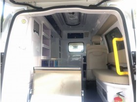 紧急奔驰急救车