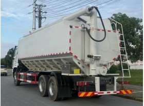 散装饲料运输车
