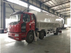 解放小三轴30方散装饲料运输车