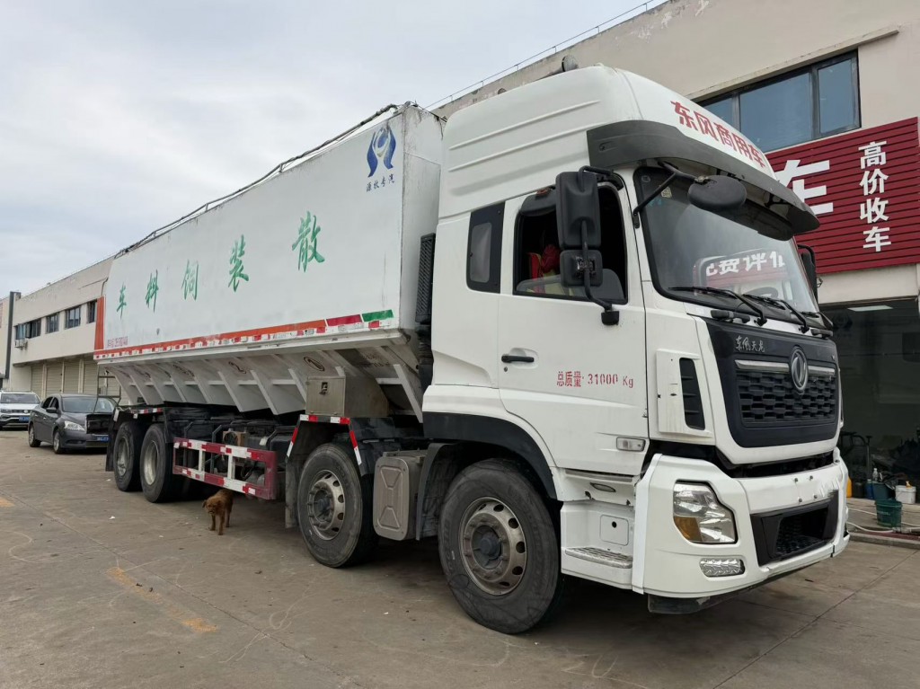 东风天龙饲料车