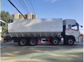 30方东风散装饲料运输车