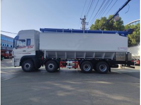 40方东风散装饲料运输车