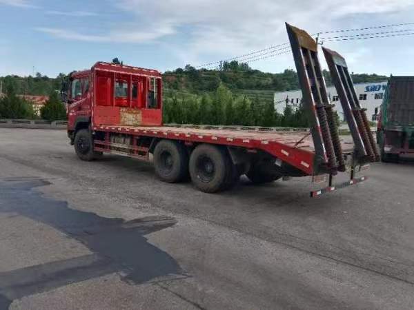 东风后八轮平板车