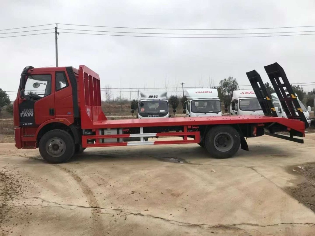 解放6.8米平板车