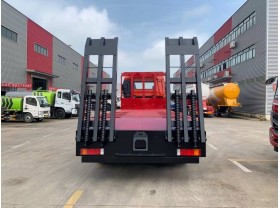 东风6米8平板车