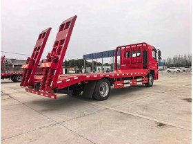 挖掘机运输车