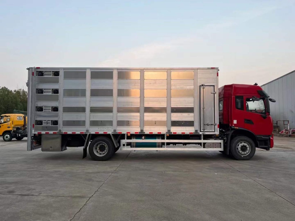 东风畜禽运输车
