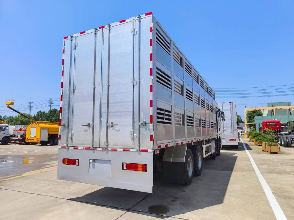 东风天龙畜禽专用运输车