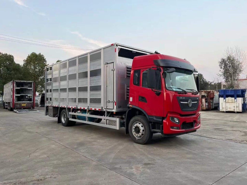 东风天锦畜禽专用运输车