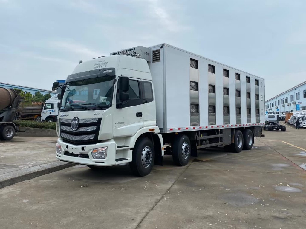福田前四后八畜禽运输车