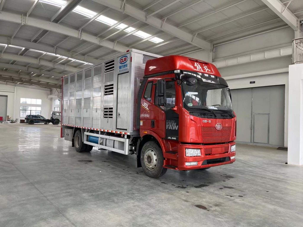 解放畜禽专用运输车