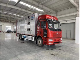 解放畜禽专用运输车