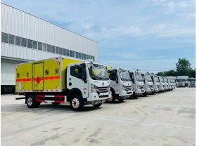 东风专用爆破器材运输车