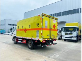 大运爆破器材运输车