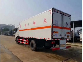 东风专底爆破器材运输车