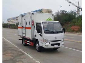 跃进杂项危险物品厢式运输车