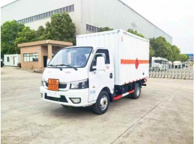 东风途逸易燃液体厢式运输车