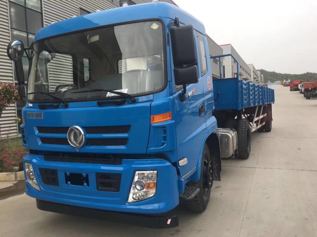 东风平头半挂教练车