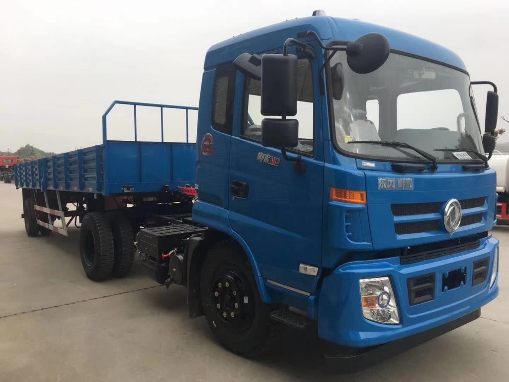 东风嘉运半挂教练车