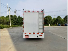 重汽流动餐饮车