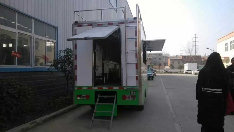 流动餐饮车
