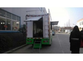 流动餐饮车
