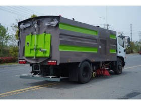 3吨扫路车