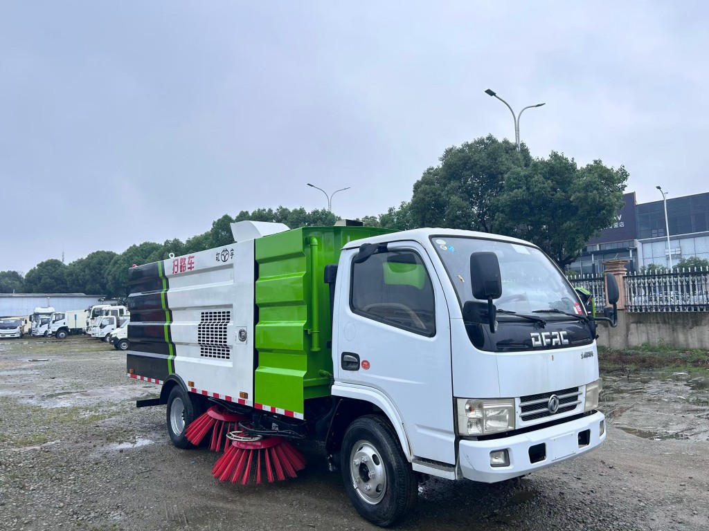 东风金霸扫路车