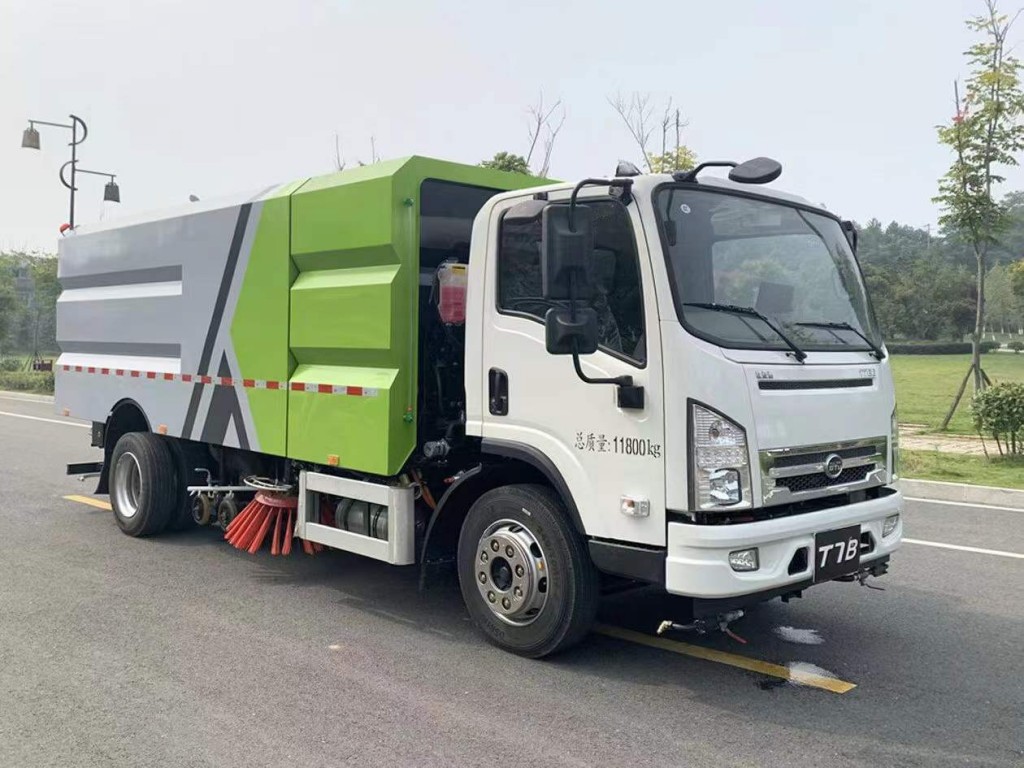 5吨小型扫路车