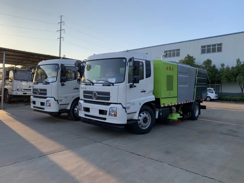 干湿分离式扫路车