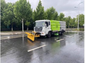 新型吸尘式扫路车