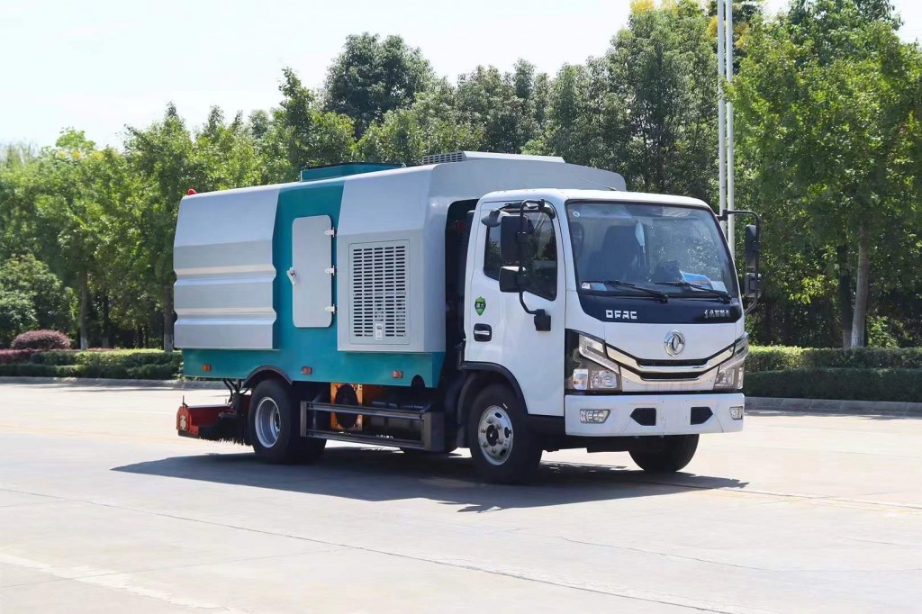 小型道路清扫吸尘车