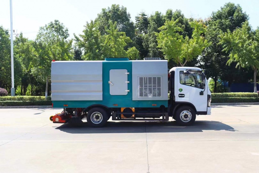 小型道路吸尘车