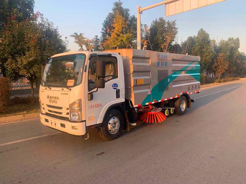 程力五十铃扫路车