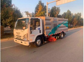 程力五十铃扫路车